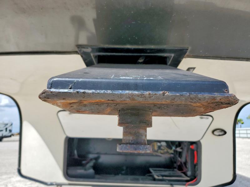 2018 Keystone Trailer VIN 4YDF37525J9361447 COPART salvage auction — WATER/FLOOD, FL - CERT OF TITLE SLVG REBUILDABLE, sold $11,300 on 2026-07-27 (photo 8)