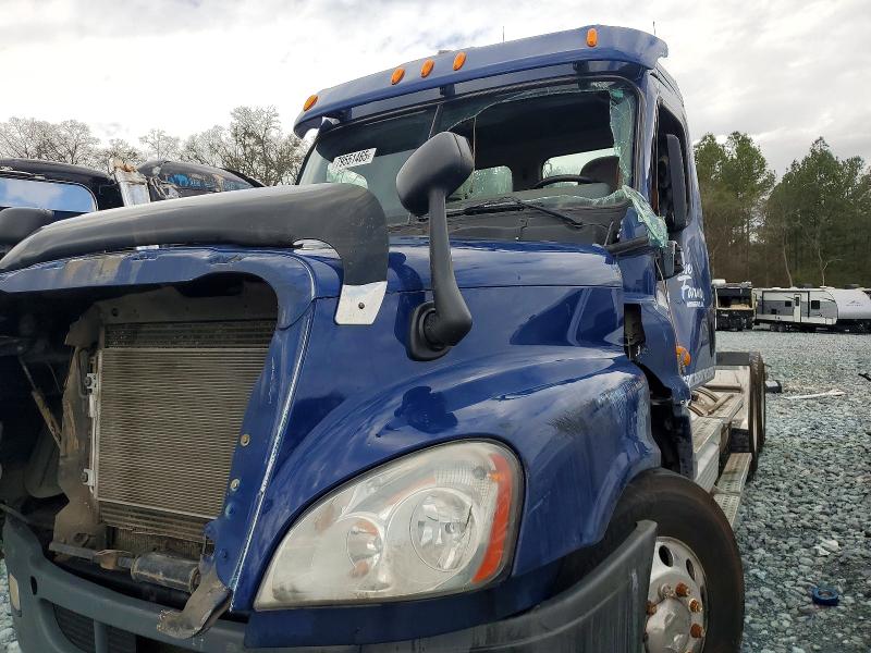 2010 Freightliner Cascadia VIN 1FUJGEBG1ASAT5199 COPART salvage auction — ROLLOVER, ST, sold $375 on 2026-07-30 (photo 9)