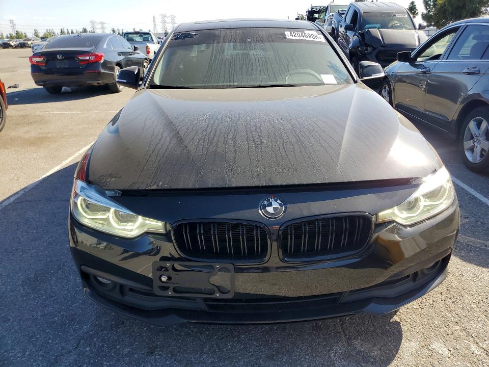 2018 BMW 3 series VIN WBA8E1G57JNU89851 COPART salvage auction — MINOR DENT/SCRATCHES, Ca - Dis/Dlr/Exp Only Clean Title (P), sold $5,100 on 2026-07-07 (photo 5)