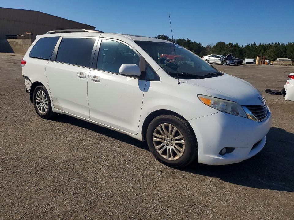 2014 Toyota Sienna VIN 5TDYK3DC4ES450354 COPART salvage auction — REAR END, Sc - Cert Of Title-Salvage, sold $4,000 on 2026-07-06 (photo 4)