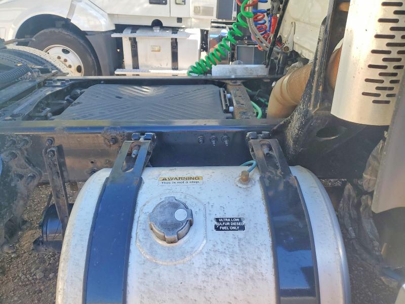 2016 Freightliner Cascadia 125 VIN 1FUBGEDV3GLHC5647 COPART salvage auction — MINOR DENT/SCRATCHES, IN - CERTIFICATE OF TITLE, sold $5,000 on 2026-07-28 (photo 6)