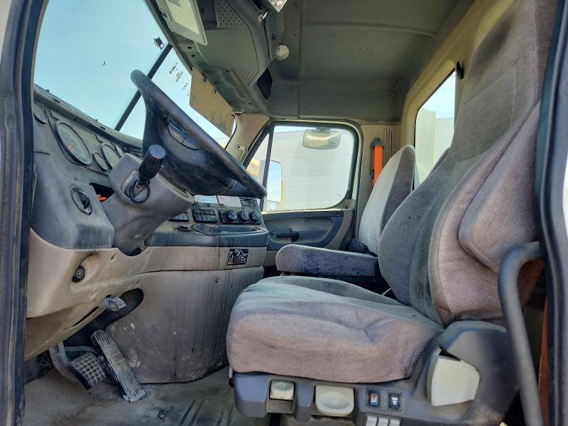 2015 Freightliner All models VIN 1FUBGED56FLGL0454 COPART salvage auction — FRONT END, Wv - Dis/Dlr/Exp Only Clean Title (P), sold $225 on 2026-07-27 (photo 5)