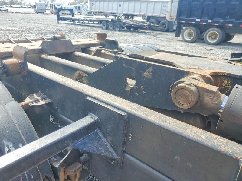 2008 Peterbilt tractor All models VIN 2NPLHN7X68M756459 COPART salvage auction — MINOR DENT/SCRATCHES, CY, sold $3,850 on 2026-09-03 (photo 9)