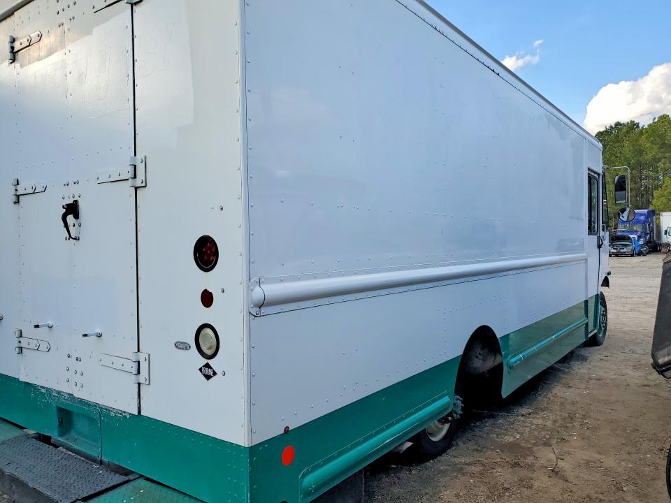 2016 Freigliner Mt45 chass VIN 4UZAC2DV7GCHP5965 COPART salvage auction — NORMAL WEAR, SC - CERTIFICATE OF TITLE, sold $1,600 on 2026-07-31 (photo 3)