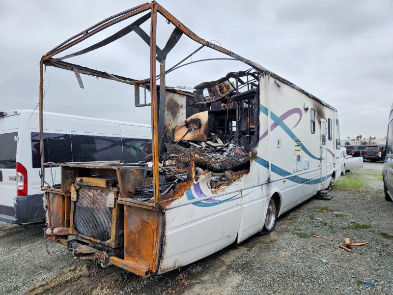 1999 National rv All other VIN 4UZ6XJCA7XCF07467 COPART salvage auction — BURN, CA - NON-REPAIRABLE VEHICLE CERT, sold $150 on 2026-07-10 (photo 4)