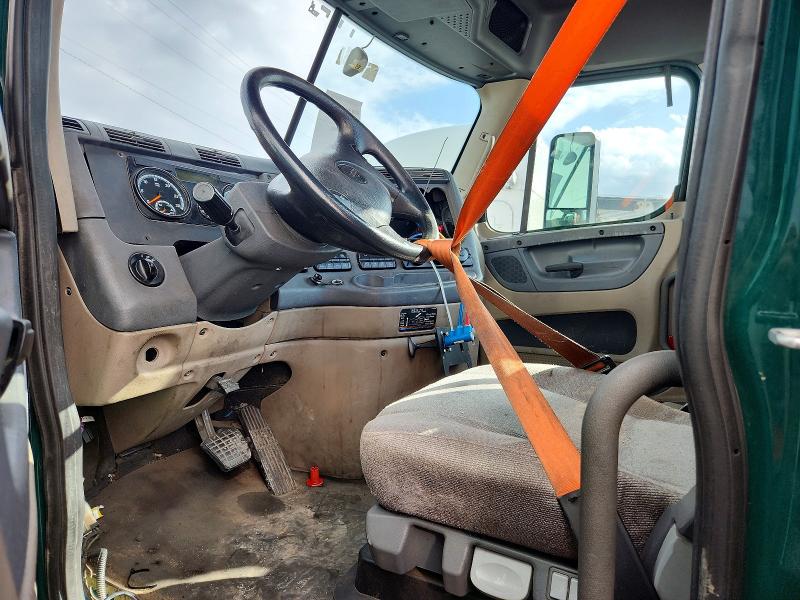 2018 Freightliner Cascadia 113 VIN 3AKBGADV0JSJL4388 COPART salvage auction — MECHANICAL, IN - CERTIFICATE OF TITLE (P), sold $2,200 on 2026-07-27 (photo 5)