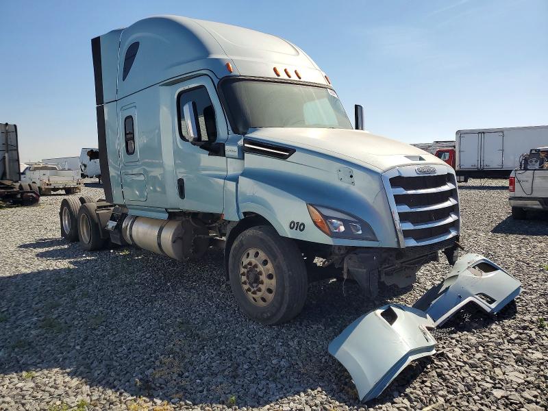 2018 Freigliner All other VIN 3AKJHHDR5JSJP8245 COPART salvage auction — SIDE, CA - DIS/DLR/EXP ONLY CLEAN TITLE, sold $6,000 on 2026-07-30 (photo 1)