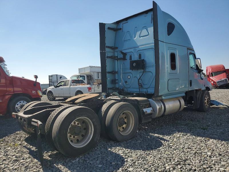 2018 Freigliner All other VIN 3AKJHHDR5JSJP8245 COPART salvage auction — SIDE, CA - DIS/DLR/EXP ONLY CLEAN TITLE, sold $6,000 on 2026-07-30 (photo 4)