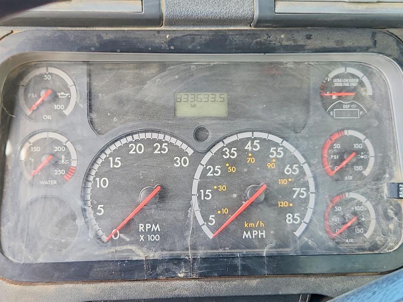 2014 Freightliner All other VIN 3AKBGDDV4ESFZ0422 COPART salvage auction — MINOR DENT/SCRATCHES, DV, sold $2,200 on 2026-07-30 (photo 8)