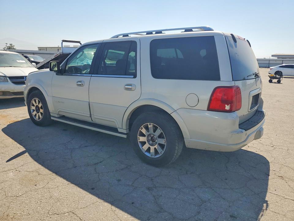 2004 Lincoln townhouse Navigator VIN 5LMFU27R34LJ37915 COPART salvage auction — MINOR DENT/SCRATCHES, CA - DIS/DLR/EXP ONLY CLEAN TITLE (P), sold $500 on 2026-07-27 (photo 2)
