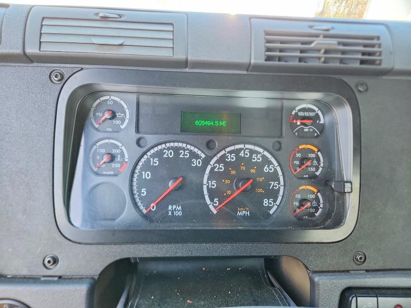 2016 Freightliner Cascadia 125 VIN 1FUBGEDV9GLHC5653 COPART salvage auction — NORMAL WEAR, IN - CERTIFICATE OF TITLE, sold $5,000 on 2026-09-02 (photo 8)