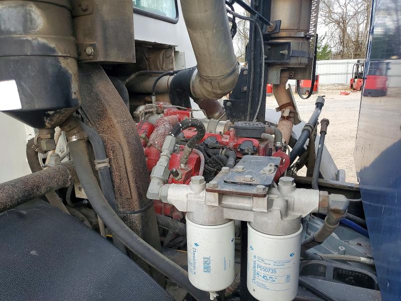 2011 Mack Leu613 VIN 1M2AU02C7BM005221 COPART salvage auction — FRONT END, TX - NONREPAIRABLE TITLE, sold $1,600 on 2026-10-13 (photo 7)
