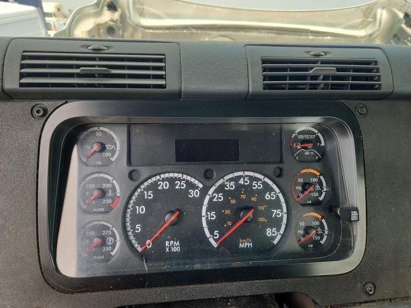 2018 Freigliner All other VIN 1FUBGADVXJLJY2573 COPART salvage auction — WATER/FLOOD, WF, sold $725 on 2026-07-29 (photo 8)