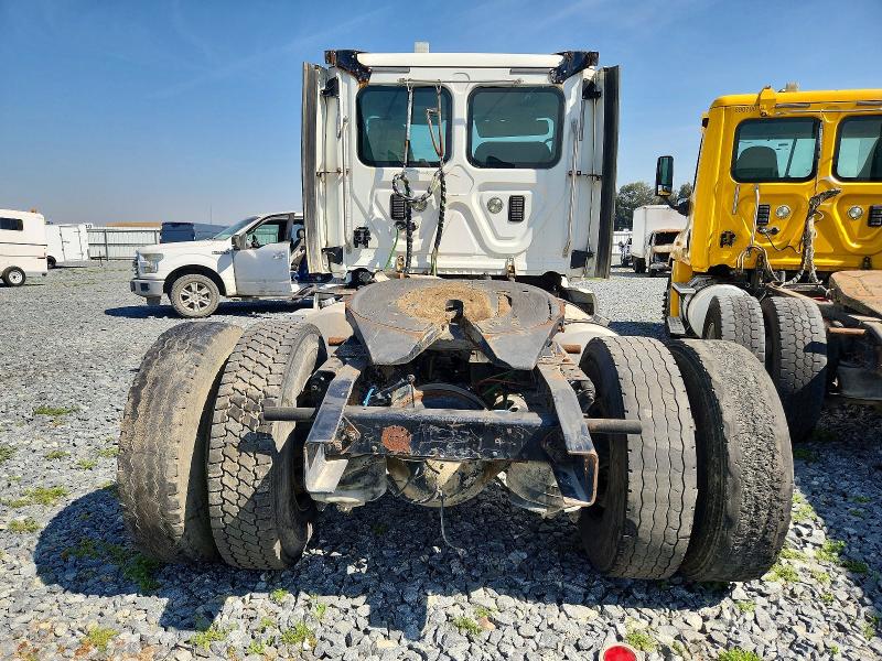 2015 Freightliner Cascadia VIN 1FUBGED56FLGL0454 COPART salvage auction — FRONT END, DV, sold $200 on 2026-08-20 (photo 6)