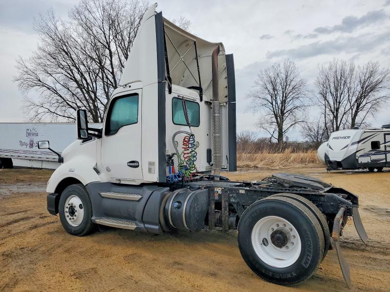 2016 Kenworth All models VIN 1XKYA48X7GJ496335 COPART salvage auction — MINOR DENT/SCRATCHES, CT, sold $6,100 on 2026-07-08 (photo 3)