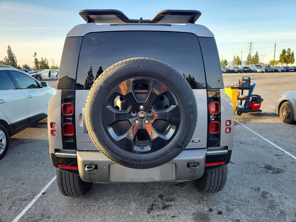 2021 Land rover Defender VIN SALE27RU2M2040338 COPART salvage auction — MINOR DENT/SCRATCHES, Ca - Dis/Dlr/Exp Only Clean Title (P), sold $28,000 on 2026-07-28 (photo 6)