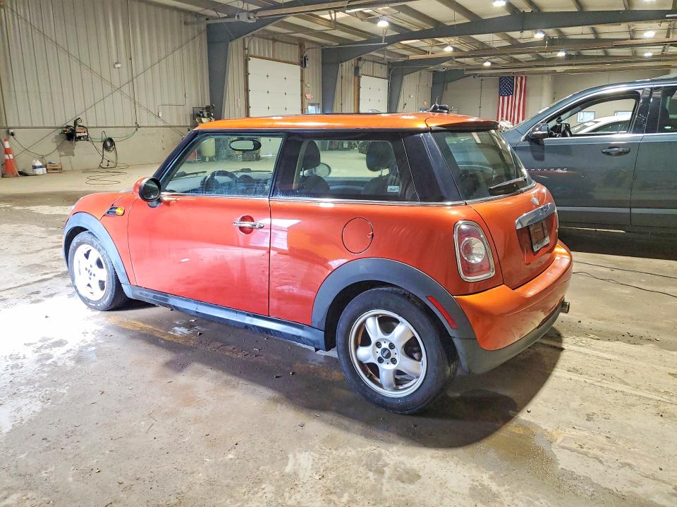 2011 Mini Cooper VIN WMWSU3C57BT251439 COPART salvage auction — NORMAL WEAR, Pa - Cert Of Title, sold $425 on 2026-08-05 (photo 2)