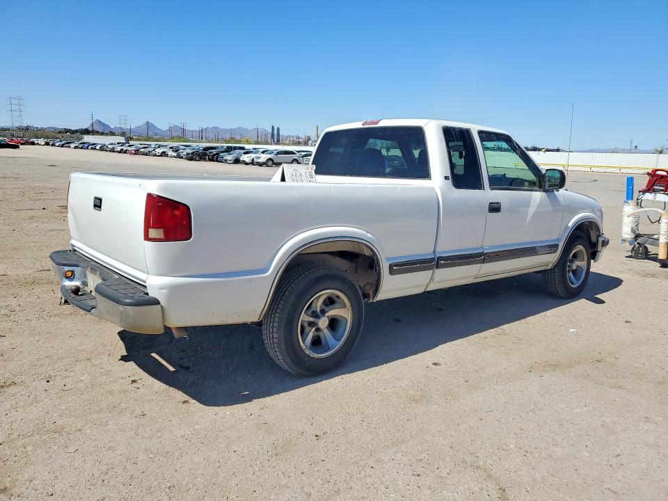 2002 Chev S10 VIN 1GCCS19W928216650 COPART salvage auction — SIDE, CT, sold $450 on 2026-07-24 (photo 3)