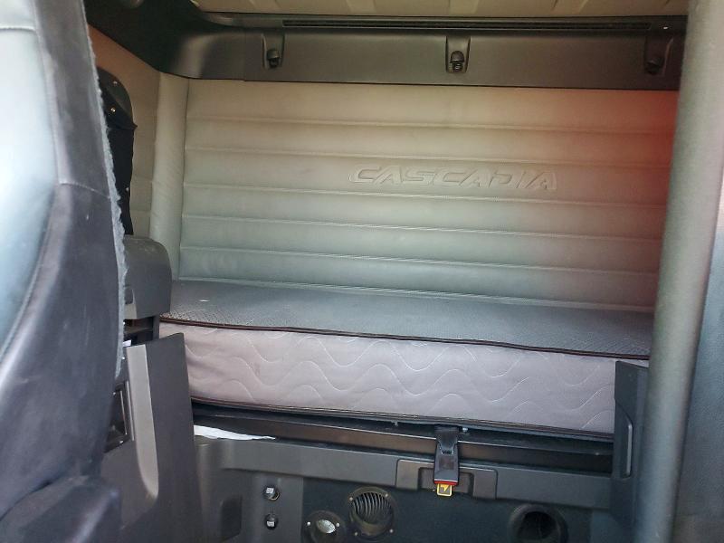 2018 Freigliner All other VIN 3AKJHHDR5JSJP8245 COPART salvage auction — SIDE, CA - DIS/DLR/EXP ONLY CLEAN TITLE, sold $6,000 on 2026-07-30 (photo 6)