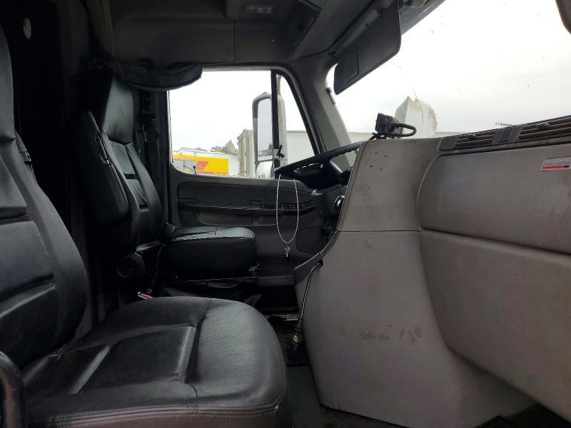 2007 Freightliner All other VIN 1FVHF0CV37LY61579 COPART salvage auction — NORMAL WEAR, CT, sold $7,300 on 2026-10-20 (photo 5)