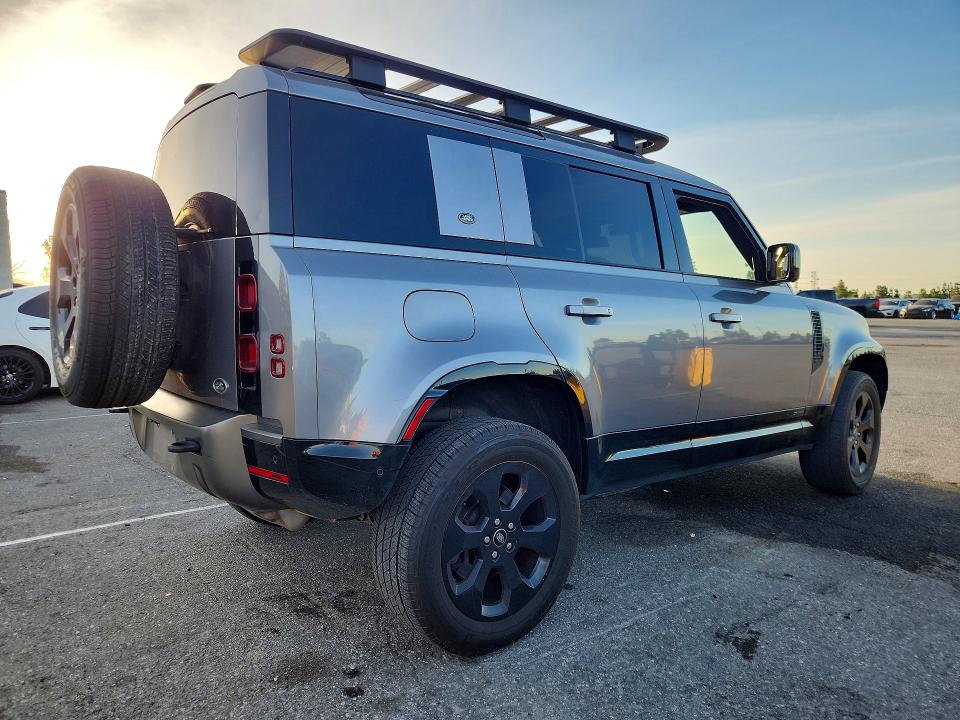 2021 Land rover Defender VIN SALE27RU2M2040338 COPART salvage auction — MINOR DENT/SCRATCHES, Ca - Dis/Dlr/Exp Only Clean Title (P), sold $28,000 on 2026-07-28 (photo 3)