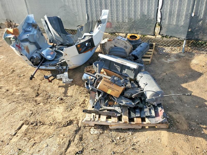 2023 Mack All models VIN 1M1AN4GY5PM033992 COPART salvage auction — FRONT END, CA - NON-REVIVABLE ACQUISITION, sold $3,200 on 2026-07-30 (photo 9)