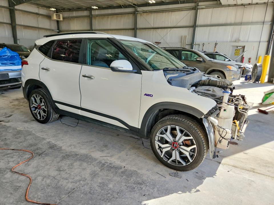 2023 Kia Seltos VIN KNDETCA26P7358123 COPART salvage auction — FRONT END, Id - Salvage Certificate Of Title, sold $225 on 2026-07-07 (photo 4)