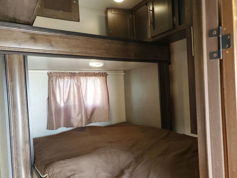 2018 Keystone Trailer VIN 4YDF37525J9361447 COPART salvage auction — WATER/FLOOD, FL - CERT OF TITLE SLVG REBUILDABLE, sold $11,300 on 2026-07-27 (photo 5)