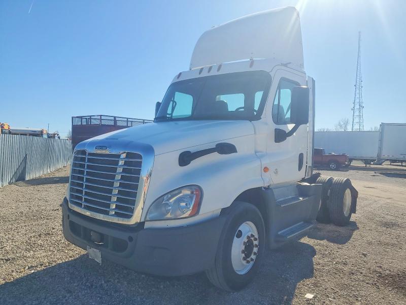 2016 Freightliner All other VIN 1FUBGEDV9GLHC5703 COPART salvage auction — MECHANICAL, IN - CERTIFICATE OF TITLE, sold $6,000 on 2026-07-10 (photo 2)