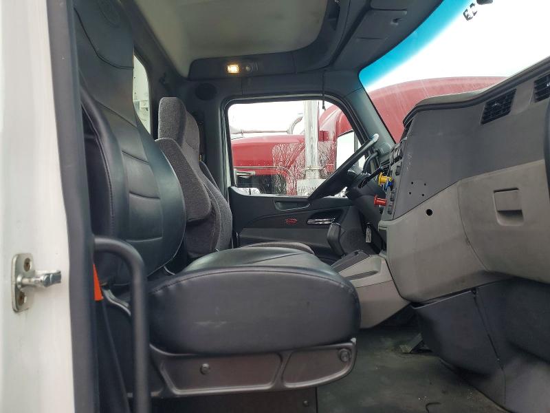 2016 Peterbilt All other VIN 1XPBA48X9GD354423 COPART salvage auction — NORMAL WEAR, IN - CERTIFICATE OF TITLE, sold $5,700 on 2026-07-10 (photo 5)