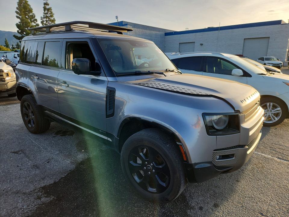 2021 Land rover Defender VIN SALE27RU2M2040338 COPART salvage auction — MINOR DENT/SCRATCHES, Ca - Dis/Dlr/Exp Only Clean Title (P), sold $28,000 on 2026-07-28 (photo 4)