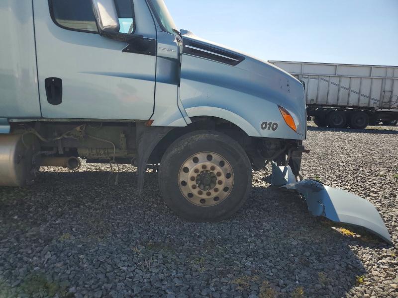 2018 Freigliner All other VIN 3AKJHHDR5JSJP8245 COPART salvage auction — SIDE, CA - DIS/DLR/EXP ONLY CLEAN TITLE, sold $6,000 on 2026-07-30 (photo 9)