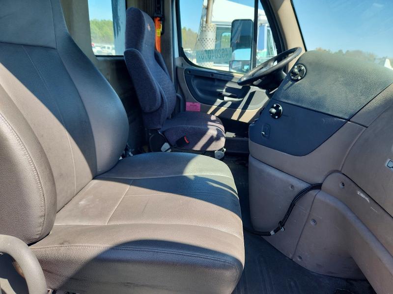 2014 Freightliner All other VIN 1FUBGEDV0ELFT4298 COPART salvage auction — NORMAL WEAR, IN - CERTIFICATE OF TITLE, sold $5,000 on 2026-07-09 (photo 5)