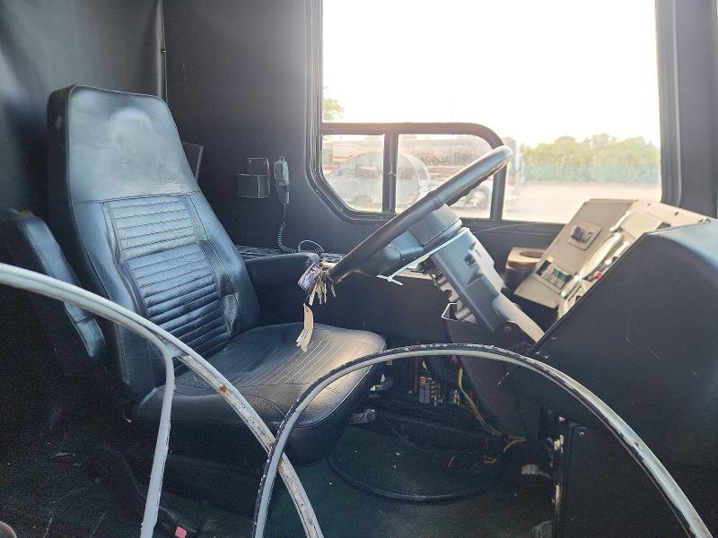 2006 Freightliner All other VIN 4UZFCHCY35CV92691 COPART salvage auction — ALL OVER, CT, sold $10 on 2026-08-25 (photo 5)