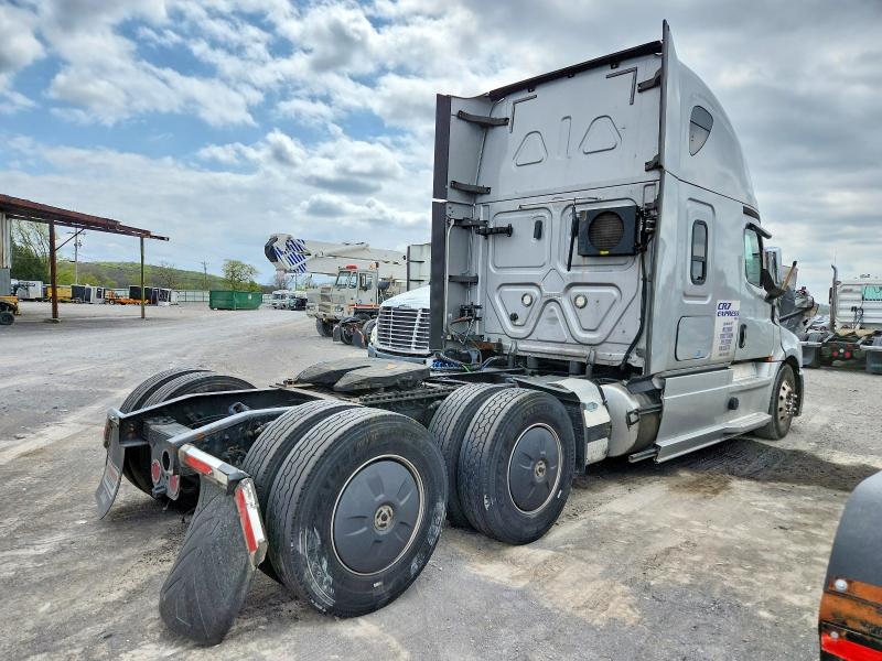 2020 Freigliner All other VIN 3AKJHHDR3LSLS7741 COPART salvage auction — MINOR DENT/SCRATCHES, CT, sold $1,250 on 2026-07-29 (photo 4)