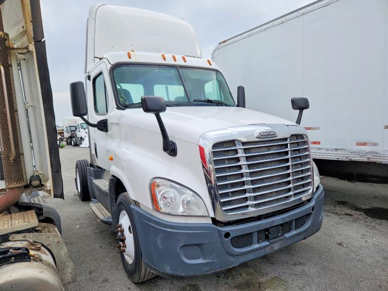 2016 Freightliner All other VIN 1FUBGEDV4GLHC5673 COPART salvage auction — MINOR DENT/SCRATCHES, IN - CERTIFICATE OF TITLE, sold $5,000 on 2026-07-29 (photo 1)