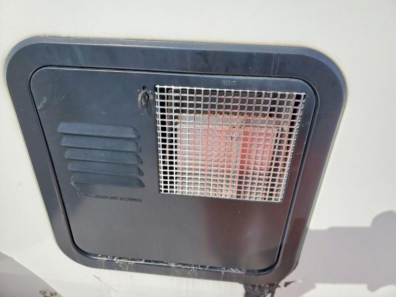 2018 Heartland rvs Recreation VIN 5SFNB2727JN356336 COPART salvage auction — MINOR DENT/SCRATCHES, ON - PERMIT NO BRAND - UNFIT, sold $14,000 on 2026-07-23 (photo 8)