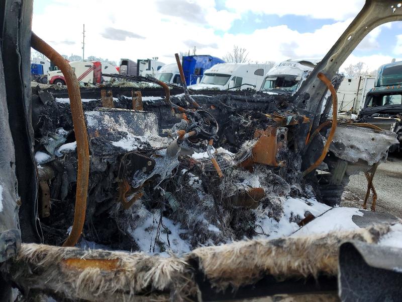 2026 Ptrb Heavy duty VIN 1XPBD49X5TD814371 COPART salvage auction — BURN, IN - BILL OF SALE - PARTS ONLY, sold $2,650 on 2026-07-06 (photo 8)