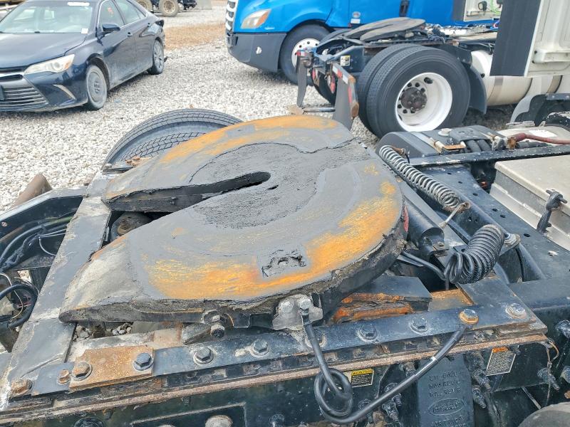 2016 Peterbilt All other VIN 1XPBA48X5GD354421 COPART salvage auction — NORMAL WEAR, IN - CERTIFICATE OF TITLE, sold $5,700 on 2026-07-10 (photo 9)