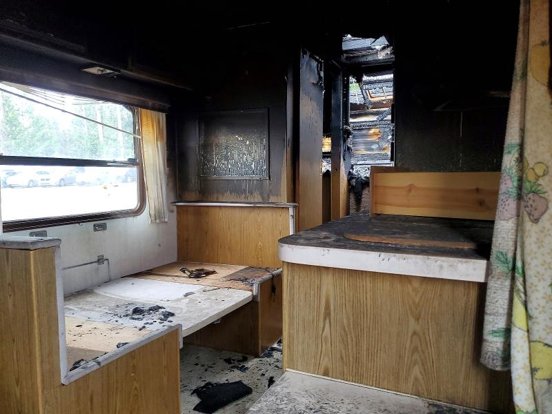 1990 Fleetwood Other VIN 1EC5H2423L2357133 COPART salvage auction — BURN, BS, sold $50 on 2026-08-24 (photo 5)
