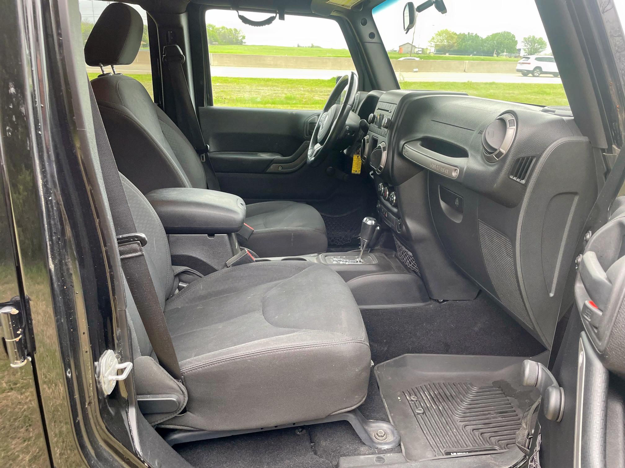 2016 Jeep Wrangler Unlimited VIN 1C4BJWDG7GL103053 COPART salvage auction — NORMAL WEAR, TX - CERT OF TITLE-REBUILT SALVAGE (P), sold $12,800 on 2025-04-15 (photo 5)