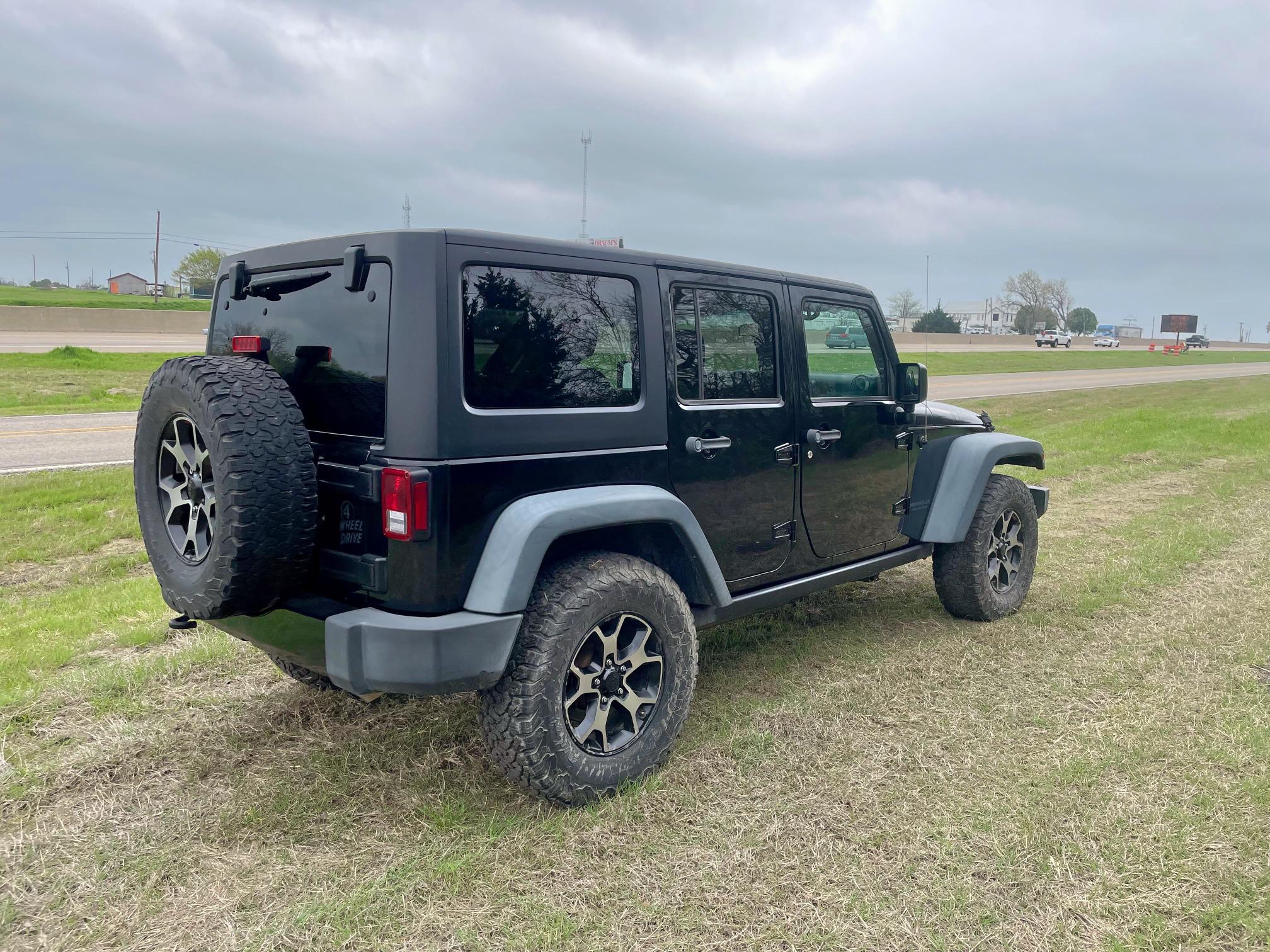2016 Jeep Wrangler Unlimited VIN 1C4BJWDG7GL103053 COPART salvage auction — NORMAL WEAR, TX - CERT OF TITLE-REBUILT SALVAGE (P), sold $12,800 on 2025-04-15 (photo 4)