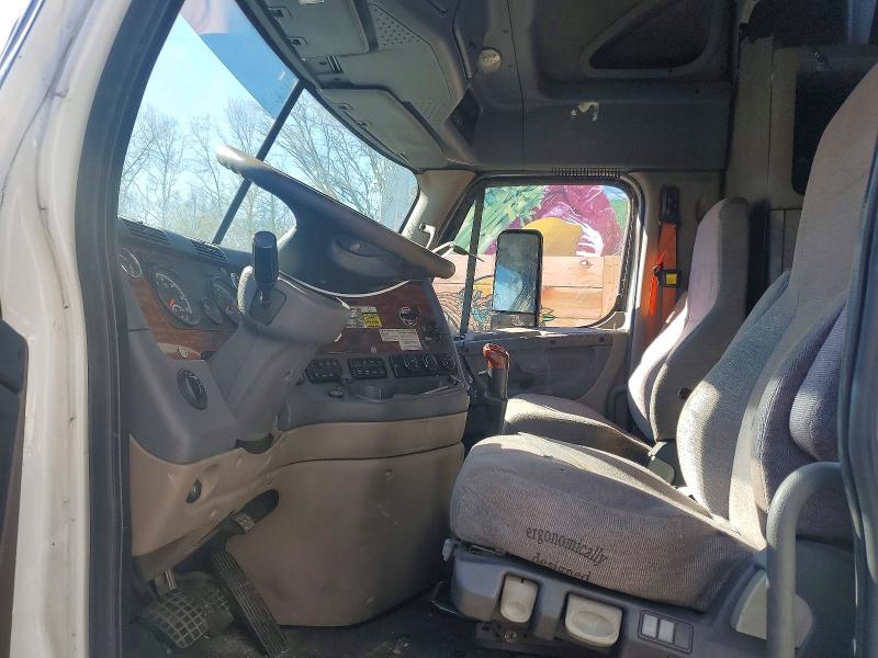 2014 Freightliner All other VIN 3AKJGLD55ESFH3338 COPART salvage auction — ROLLOVER, OH - CERT OF TITLE-SALVAGE (P), sold $125 on 2026-08-27 (photo 5)
