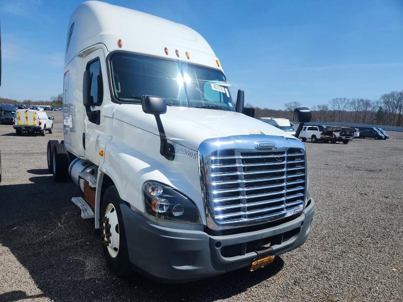 2015 Freightliner All other VIN 1FUJGLD67FLGJ1338 COPART salvage auction — MECHANICAL, NH - CERTIFICATE OF TITLE, sold $8,500 on 2026-07-29 (photo 1)
