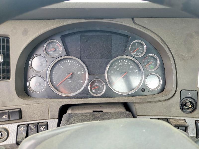 2018 Kenworth All other VIN 1XKZDP9X4JJ223176 COPART salvage auction — STRIPPED, NC - DLR ONLY-CLEAN/OVER 25% DAMAGE, sold $7,300 on 2026-07-30 (photo 8)