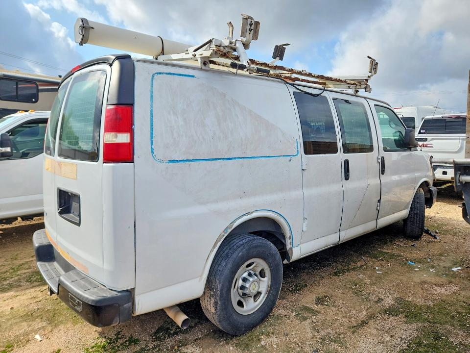 2013 Chev Express VIN 1GCWGFCA9D1903275 COPART salvage auction — MINOR DENT/SCRATCHES, CT, sold $1,250 on 2026-07-08 (photo 3)
