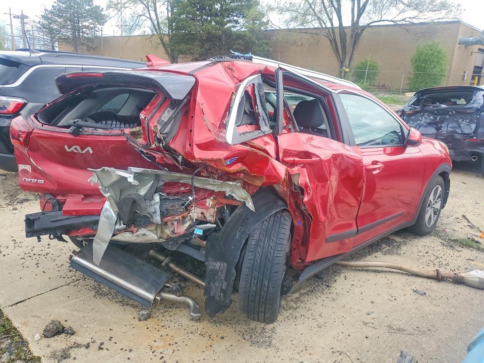 2022 Kia Niro VIN KNDCB3LC7N5534802 COPART salvage auction — REAR END, In - Certificate Of Title, sold $3,050 on 2026-07-06 (photo 3)