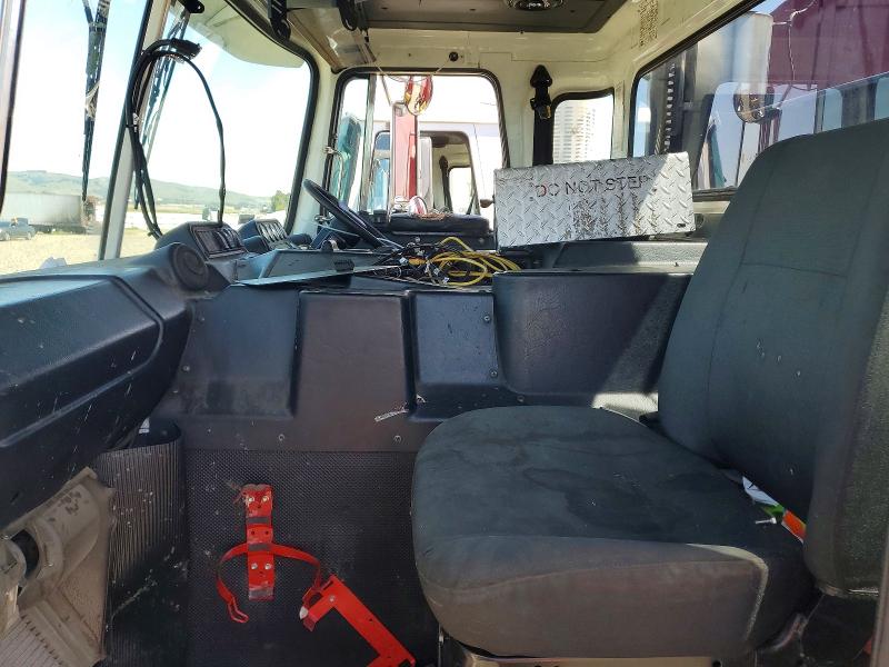 2011 Autocar llc All other VIN 5VCACR8FXBH211691 COPART salvage auction — MINOR DENT/SCRATCHES, CA - DIS/DLR/EXP ONLY CLEAN TITLE (P), sold $250 on 2026-07-27 (photo 6)