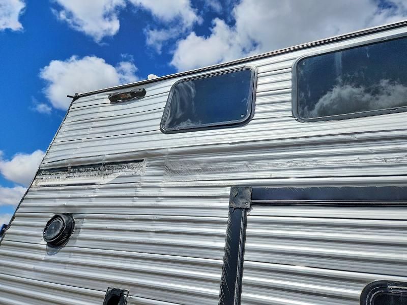 2026 Catalina Recreation VIN 5ZT2CA9B8TX037012 COPART salvage auction — ROLLOVER, IN - CERT OF TITLE-SALVAGE TITLE, sold $4,650 on 2026-07-23 (photo 9)