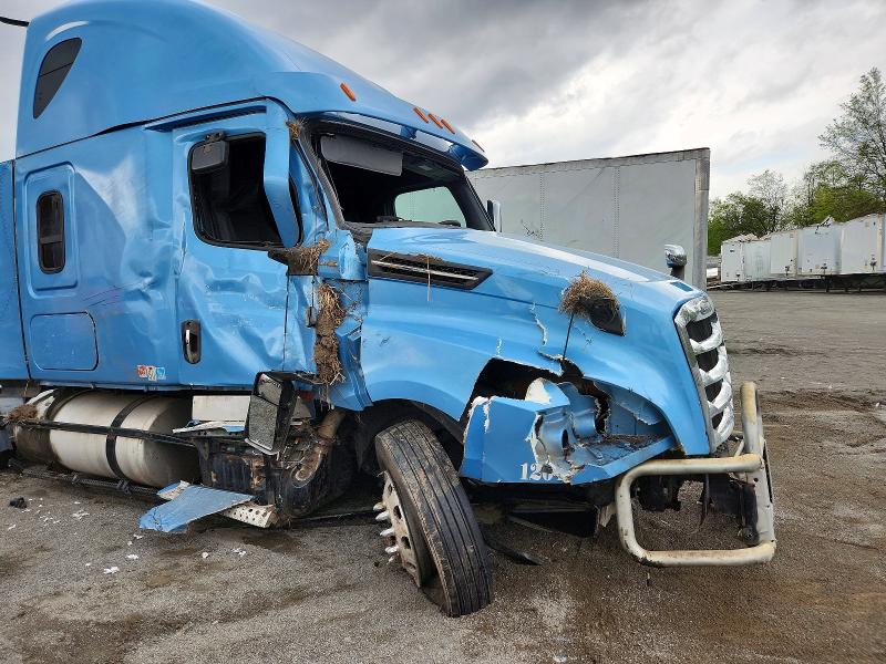 2023 Freightliner All other VIN 3AKJHHDR6PSNW6416 COPART salvage auction — ROLLOVER, CA - SALVAGE CERTIFICATE, sold $5,800 on 2026-07-23 (photo 9)